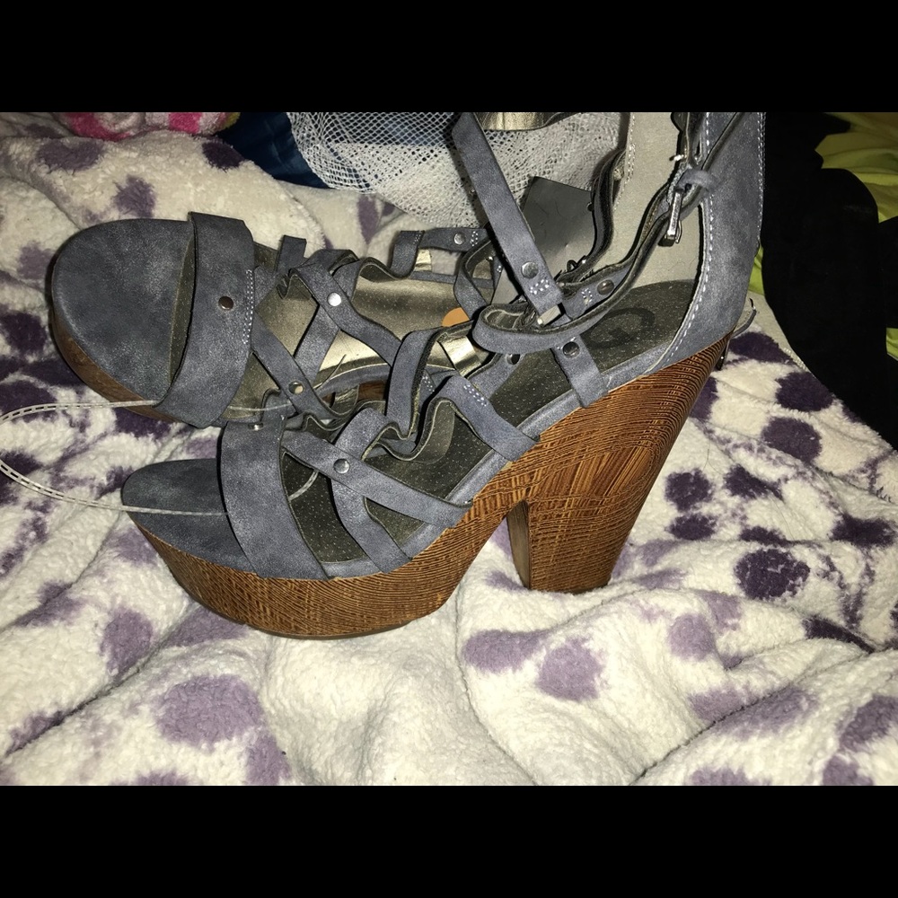 Brand new guess wedges